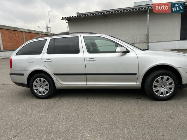 Серый Шкода Октавия, объемом двигателя 1.6 л и пробегом 220 тыс. км за 5750 $, фото 3 на Automoto.ua