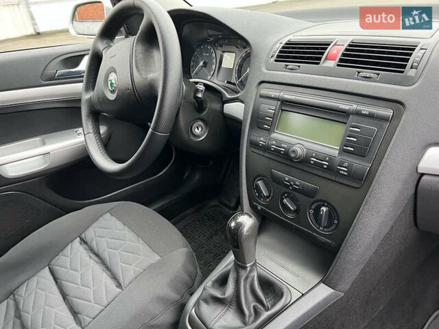 Серый Шкода Октавия, объемом двигателя 1.6 л и пробегом 220 тыс. км за 5750 $, фото 48 на Automoto.ua