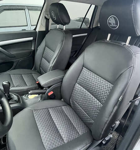 Серый Шкода Октавия, объемом двигателя 1.6 л и пробегом 230 тыс. км за 7200 $, фото 5 на Automoto.ua