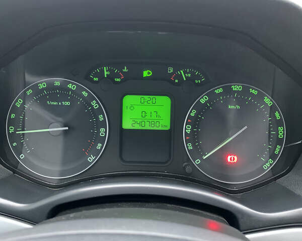 Сірий Шкода Октавія, об'ємом двигуна 1.6 л та пробігом 240 тис. км за 6000 $, фото 5 на Automoto.ua