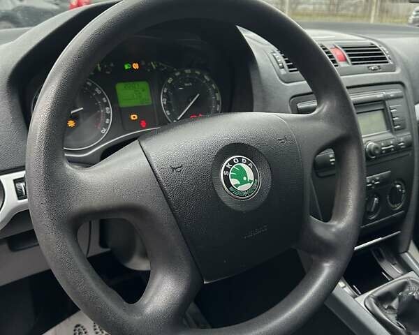 Серый Шкода Октавия, объемом двигателя 1.6 л и пробегом 214 тыс. км за 5000 $, фото 5 на Automoto.ua