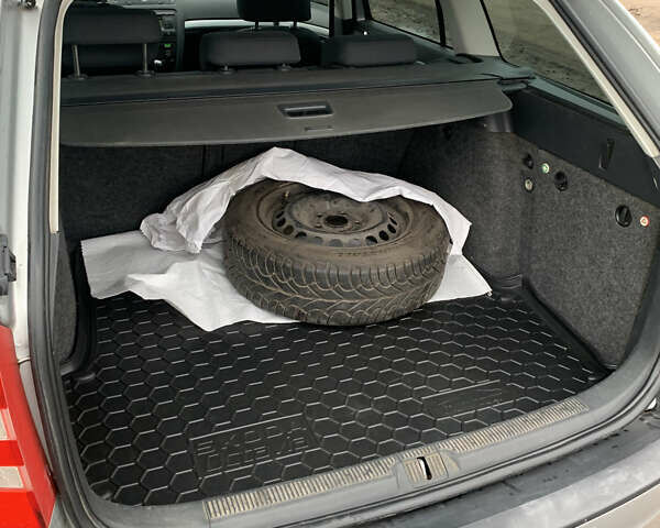 Сірий Шкода Октавія, об'ємом двигуна 1.6 л та пробігом 240 тис. км за 6000 $, фото 10 на Automoto.ua