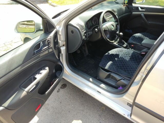 Сірий Шкода Октавія, об'ємом двигуна 0 л та пробігом 200 тис. км за 7300 $, фото 2 на Automoto.ua