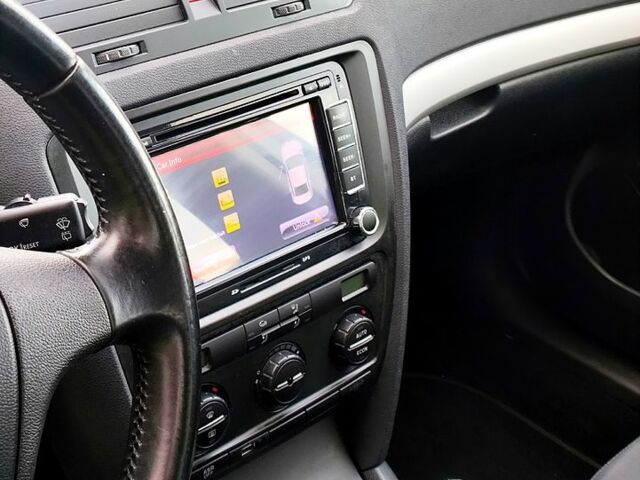 Серый Шкода Октавия, объемом двигателя 1.6 л и пробегом 213 тыс. км за 6000 $, фото 1 на Automoto.ua