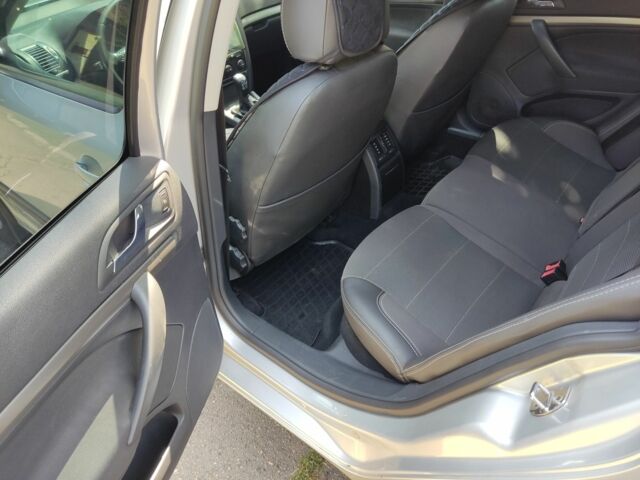 Сірий Шкода Октавія, об'ємом двигуна 0 л та пробігом 200 тис. км за 7300 $, фото 6 на Automoto.ua