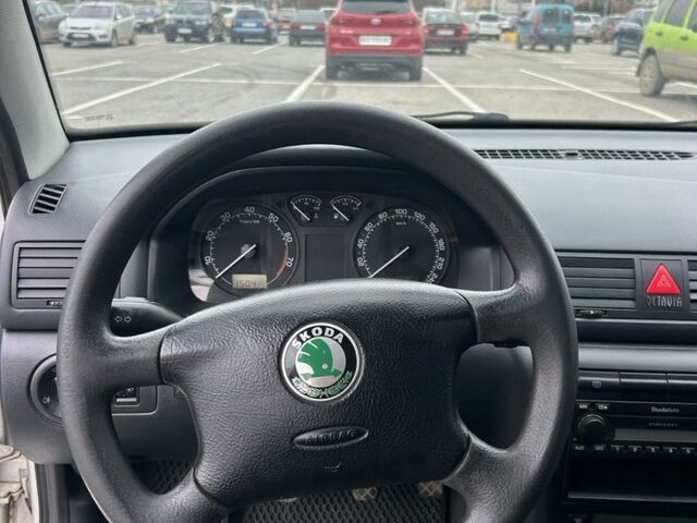 Серый Шкода Октавия, объемом двигателя 1.6 л и пробегом 255 тыс. км за 5000 $, фото 4 на Automoto.ua