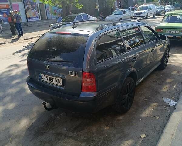 Сірий Шкода Октавія, об'ємом двигуна 1.6 л та пробігом 299 тис. км за 5700 $, фото 1 на Automoto.ua