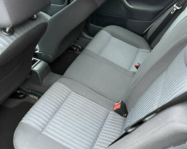 Серый Шкода Октавия, объемом двигателя 1.6 л и пробегом 215 тыс. км за 4750 $, фото 7 на Automoto.ua