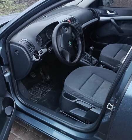 Серый Шкода Октавия, объемом двигателя 1.6 л и пробегом 263 тыс. км за 4599 $, фото 4 на Automoto.ua