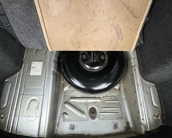 Серый Шкода Октавия, объемом двигателя 1.6 л и пробегом 255 тыс. км за 5000 $, фото 14 на Automoto.ua