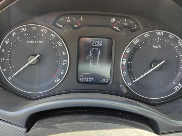 Сірий Шкода Октавія, об'ємом двигуна 0 л та пробігом 200 тис. км за 7300 $, фото 5 на Automoto.ua