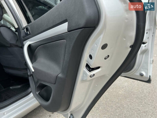 Серый Шкода Октавия, объемом двигателя 1.6 л и пробегом 220 тыс. км за 5750 $, фото 39 на Automoto.ua