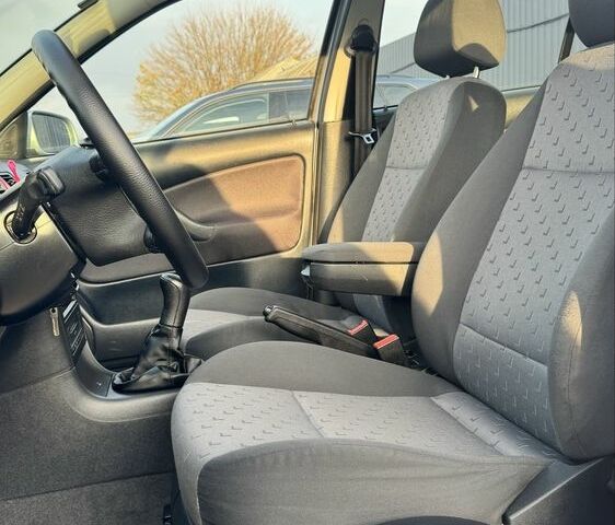 Серый Шкода Октавия, объемом двигателя 1.6 л и пробегом 244 тыс. км за 5600 $, фото 12 на Automoto.ua