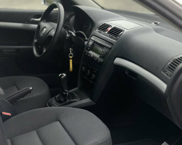 Сірий Шкода Октавія, об'ємом двигуна 1.6 л та пробігом 205 тис. км за 5800 $, фото 9 на Automoto.ua