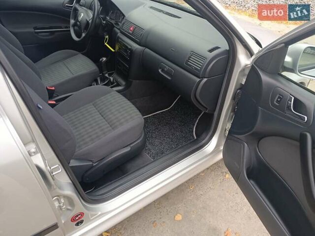 Серый Шкода Октавия, объемом двигателя 1.6 л и пробегом 180 тыс. км за 6500 $, фото 2 на Automoto.ua