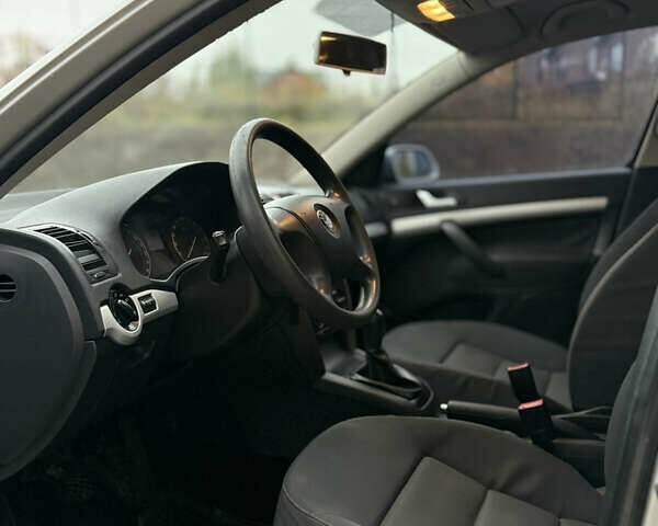 Шкода Октавия 2005 в Виннице на Automoto.ua Серый Шкода Октавия, объемом двигателя 1.6 л и пробегом 305 тыс. км за 4899 $, фото 7 на Automoto.ua