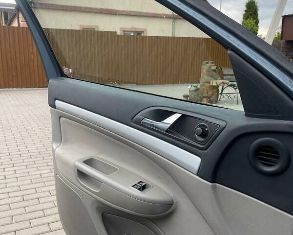 Серый Шкода Октавия, объемом двигателя 1.6 л и пробегом 228 тыс. км за 6250 $, фото 4 на Automoto.ua