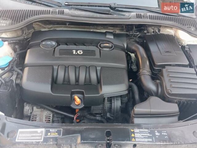 Серый Шкода Октавия, объемом двигателя 1.6 л и пробегом 176 тыс. км за 5950 $, фото 8 на Automoto.ua