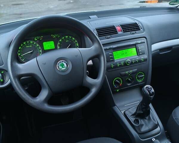 Серый Шкода Октавия, объемом двигателя 1.6 л и пробегом 196 тыс. км за 5950 $, фото 14 на Automoto.ua