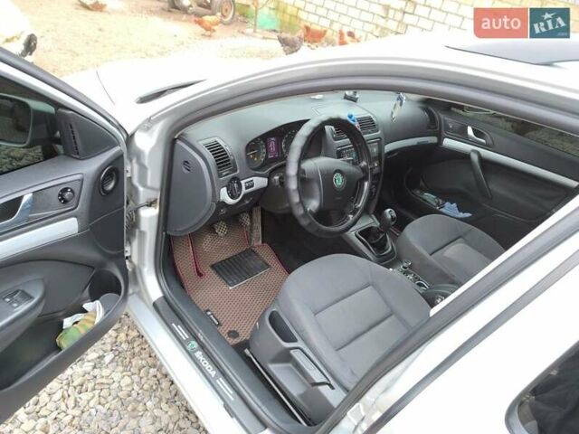 Серый Шкода Октавия, объемом двигателя 2 л и пробегом 285 тыс. км за 6000 $, фото 5 на Automoto.ua