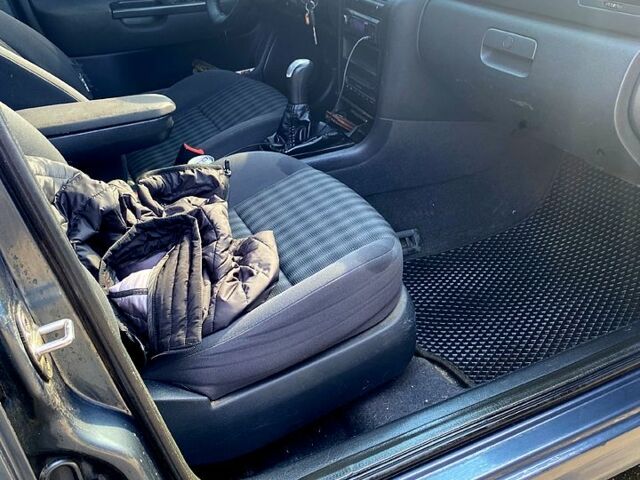 Серый Шкода Октавия, объемом двигателя 1.8 л и пробегом 291 тыс. км за 3900 $, фото 9 на Automoto.ua