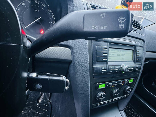 Серый Шкода Октавия, объемом двигателя 2 л и пробегом 319 тыс. км за 5900 $, фото 10 на Automoto.ua