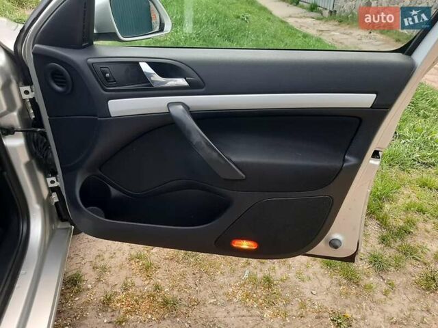 Серый Шкода Октавия, объемом двигателя 1.6 л и пробегом 220 тыс. км за 6200 $, фото 131 на Automoto.ua