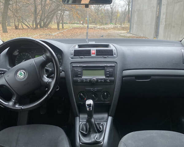 Серый Шкода Октавия, объемом двигателя 1.6 л и пробегом 201 тыс. км за 6000 $, фото 8 на Automoto.ua