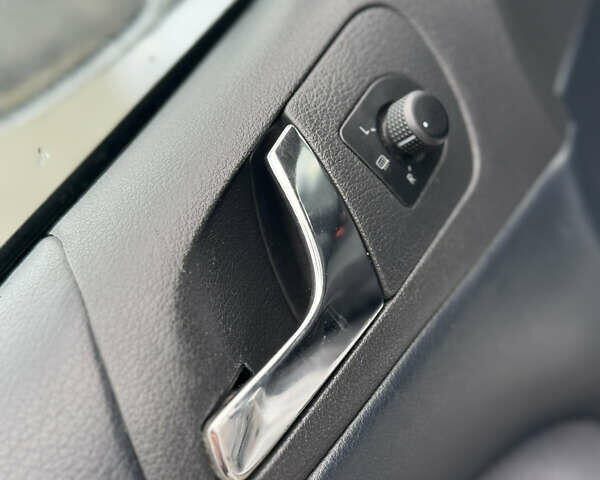 Сірий Шкода Октавія, об'ємом двигуна 1.6 л та пробігом 210 тис. км за 4399 $, фото 63 на Automoto.ua