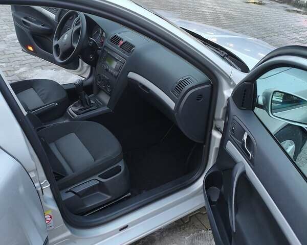 Серый Шкода Октавия, объемом двигателя 1.6 л и пробегом 196 тыс. км за 5950 $, фото 10 на Automoto.ua