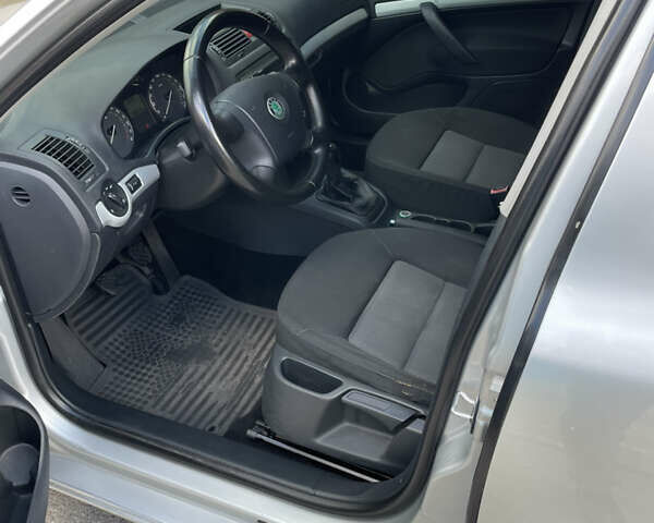 Серый Шкода Октавия, объемом двигателя 1.6 л и пробегом 253 тыс. км за 4700 $, фото 6 на Automoto.ua