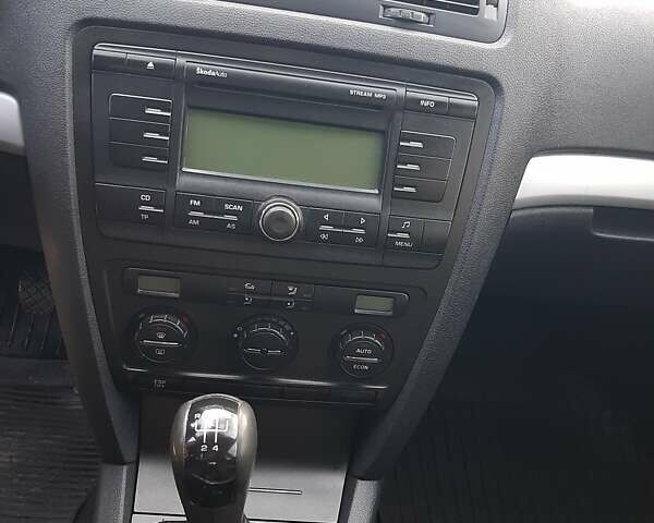 Серый Шкода Октавия, объемом двигателя 1.6 л и пробегом 220 тыс. км за 6400 $, фото 102 на Automoto.ua