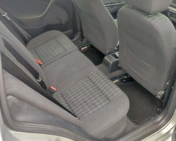 Шкода Октавія 2006 у Каменце-Подольском на Automoto.ua Сірий Шкода Октавія, об'ємом двигуна 1.6 л та пробігом 221 тис. км за 4950 $, фото 15 на Automoto.ua