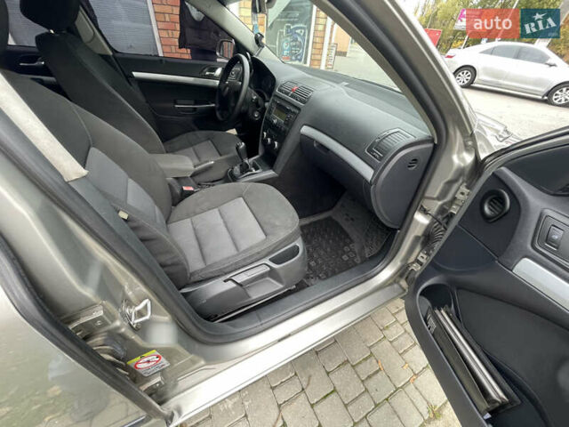 Серый Шкода Октавия, объемом двигателя 1.6 л и пробегом 305 тыс. км за 5200 $, фото 8 на Automoto.ua