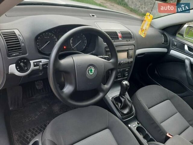 Серый Шкода Октавия, объемом двигателя 1.6 л и пробегом 220 тыс. км за 6400 $, фото 103 на Automoto.ua