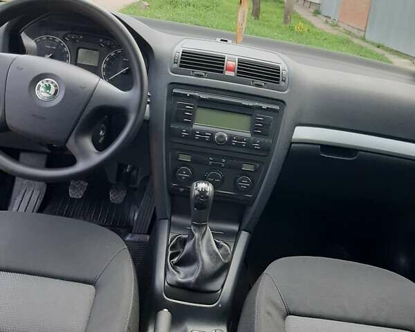 Серый Шкода Октавия, объемом двигателя 1.6 л и пробегом 220 тыс. км за 6200 $, фото 150 на Automoto.ua