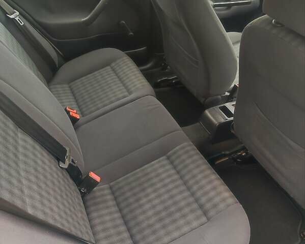 Серый Шкода Октавия, объемом двигателя 1.6 л и пробегом 220 тыс. км за 4500 $, фото 8 на Automoto.ua