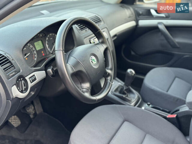 Серый Шкода Октавия, объемом двигателя 0 л и пробегом 190 тыс. км за 5690 $, фото 10 на Automoto.ua