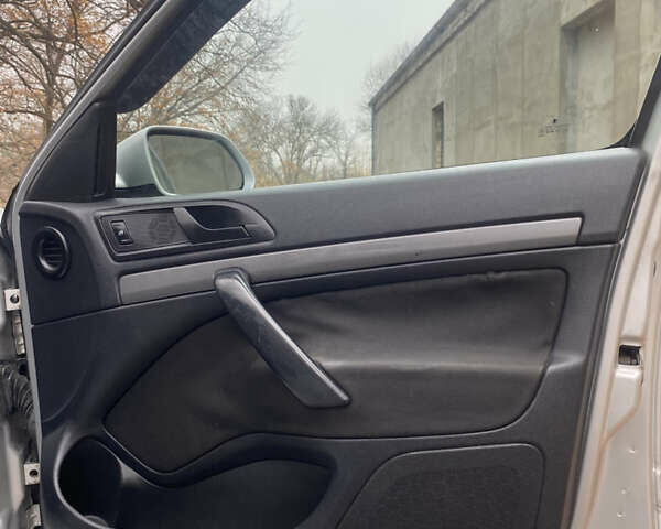 Серый Шкода Октавия, объемом двигателя 1.6 л и пробегом 201 тыс. км за 6000 $, фото 13 на Automoto.ua