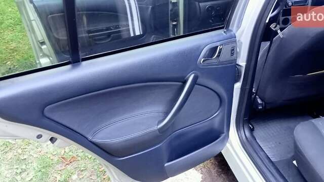 Серый Шкода Октавия, объемом двигателя 1.6 л и пробегом 212 тыс. км за 5700 $, фото 2 на Automoto.ua