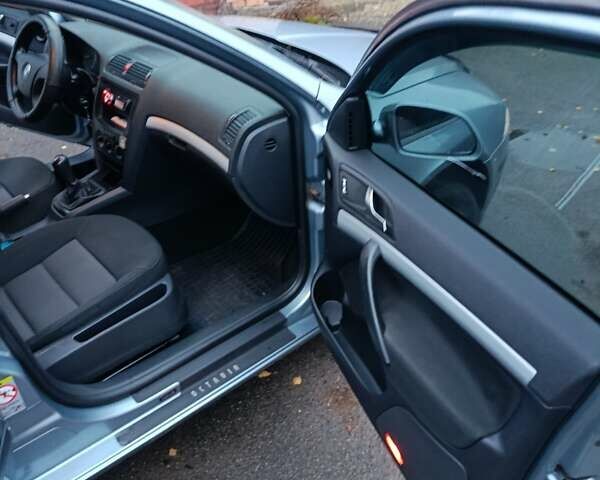 Шкода Октавия 2006 в Нововолынск на Automoto.ua Серый Шкода Октавия, объемом двигателя 1.6 л и пробегом 180 тыс. км за 4750 $, фото 2 на Automoto.ua