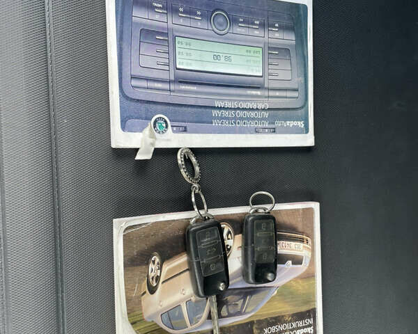 Серый Шкода Октавия, объемом двигателя 1.6 л и пробегом 253 тыс. км за 4700 $, фото 7 на Automoto.ua