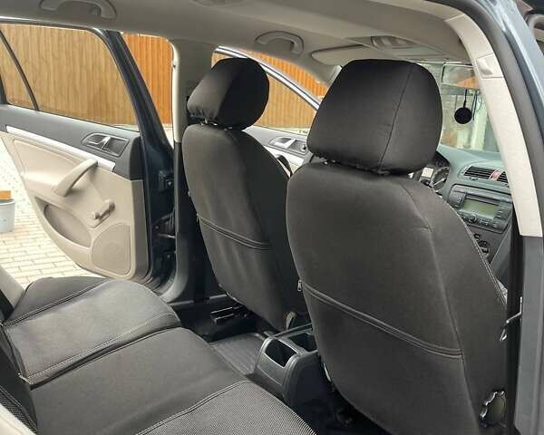 Серый Шкода Октавия, объемом двигателя 1.6 л и пробегом 228 тыс. км за 6250 $, фото 7 на Automoto.ua
