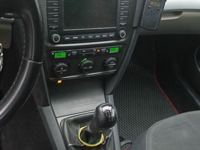 Серый Шкода Октавия, объемом двигателя 2 л и пробегом 293 тыс. км за 6500 $, фото 4 на Automoto.ua