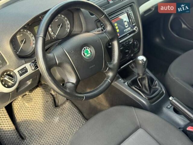 Шкода Октавия 2006 в Запорожье на Automoto.ua Серый Шкода Октавия, объемом двигателя 1.6 л и пробегом 187 тыс. км за 5799 $, фото 9 на Automoto.ua