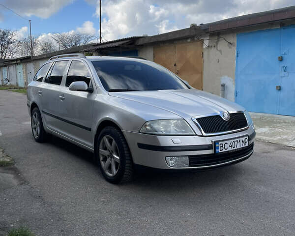 Серый Шкода Октавия, объемом двигателя 1.6 л и пробегом 253 тыс. км за 4700 $, фото 3 на Automoto.ua