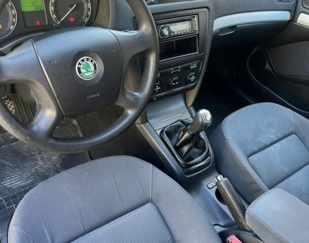 Серый Шкода Октавия, объемом двигателя 2 л и пробегом 300 тыс. км за 2250 $, фото 1 на Automoto.ua