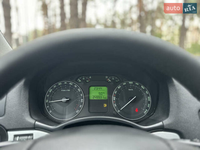 Шкода Октавия 2006 в Киеве на Automoto.ua Серый Шкода Октавия, объемом двигателя 1.6 л и пробегом 249 тыс. км за 6350 $, фото 25 на Automoto.ua