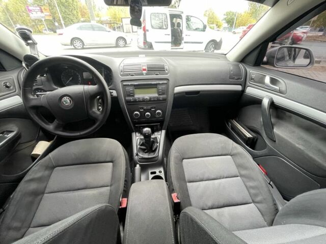 Сірий Шкода Октавія, об'ємом двигуна 1.6 л та пробігом 305 тис. км за 5200 $, фото 12 на Automoto.ua