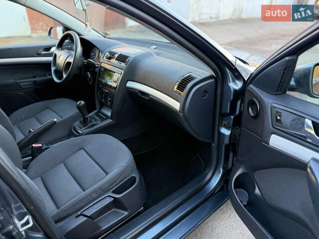 Серый Шкода Октавия, объемом двигателя 1.6 л и пробегом 170 тыс. км за 6500 $, фото 23 на Automoto.ua